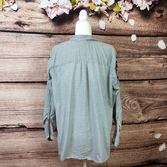 SOLD 🛍️ Westport Women’s Cotton Floral Embroidered Striped Button Down Blouse - Picture 6 of 7